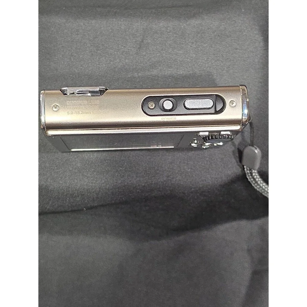 Olympus Stylus 1030SW 10.1 MP digital camera silver waterproof shockproof teste